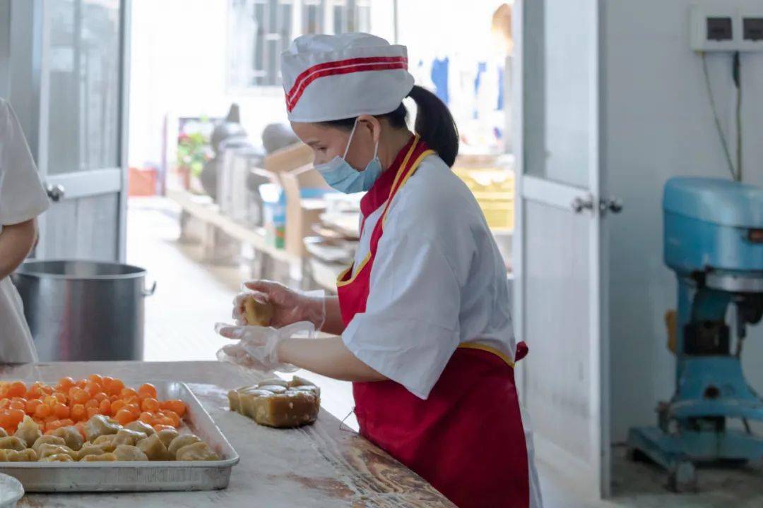 广东省华南师范大学食堂，品味校园美食之旅